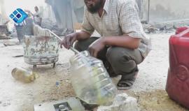 استخراج مادة البنزين والمازوت من المواد البلاستيكية في مدينة حلب المحاصرة

(وكالة ثقة)