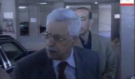 محمود عباس عندما كان رئيساً للوزراء والاحتلال يتوغل ويقتل في #غزة: مسمعتش لسا !!