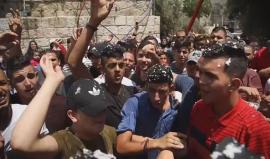 #شاهد | المرابطون على باب الاسباط في القدس المحتلة يوجهون رسالة للحكام العرب . 
#القدس_تنتصر
