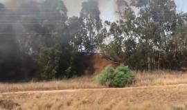 #فيديو اشتعال للنيران قرب السكة الحديدية في مستوطنة سديروت بفعل طائرة ورقية حارقة