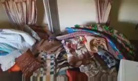 الاحتلال يعتقل شقيقين بعد ساعات من الإفراج عن آخر في الخليل 

اعتقلت قوّات الاحتلال فجر الإثنين شقيقين بعد اقتحام منزليهما في بلدة بيت عوا جنوب غرب الخليل بالضّفة الغربية، بعد ساعات من الإفراج عن شقيق لهما اعتقل لثلاثة أعوام.

وقالت مصادر محلية من البلدة 