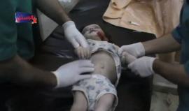 #شاهد محاولة لإنقاذ طفلة تم استهداف منزل عائلتها بالطيران الحربي في الرستن بسوريا