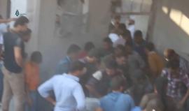 #شاهد فرق الدفاع المدني تبحث عن ناجين تحت الأنقاض بعد مجزرة ارتكبها الطيران الحربي الروسي والتي أدت لمقتل سبعة مدنيين من عائلة واحدة بمدينة حارم شمال #إدلب