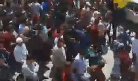 #شاهد | من مراسم تشييع الشهيد الفتى جاسم نخلة (17 عاما)، من مخيم الجلزون شمال رام الله، والذي ارتقى بالأمس متأثرا بجروحه التي أصيب بها في 23 آذار/ مارس الماضي، بعد إقدام قوات الاحتلال إطلاق النار عليه بالقرب من المخيم.
تصوير علي دار علي