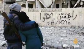 #حلب.. أشلاؤها أسماؤهم، وعلى جدرانها المدمرة يرسمون حلم عودتهم، كأنهم فلسطينيون لا سوريون، وكأنها حيفا في زمن النكبة لا حلب في زمن الثورة . 

تقرير لـ قناة الجزيرة