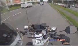 فيديو - مطاردة مثيرة لـ مطلوب على دراجة نارية في البرازيل