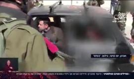 دروع بشرية لجنود الاحتلال!

#فيديو المواطن هاني الجعبري وأبنائه الأربعة كانوا عائدين من صلاة الجمعة، فأقفهم جنود الاحتلال بالخليل وأجبروهم على النزول وسط الشارع كدروع بشرية تقيهم من حجارة الشبان   

ترجمة شهاب