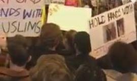 #شاهد رفع الأذان في "أكسفورد البريطانية" احتجاجا على قرارات ترامب بحق المسلمين والمهاجرين