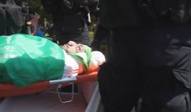 جثمان الشهيد مازن فقها خلال تشييع جثمانه اليوم في مدينة غزة .