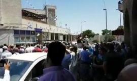 #شاهد: هتافات الشبان عقب صلاة الجمعة بعد منعهم من الوصول للمسجد الأقصى.
