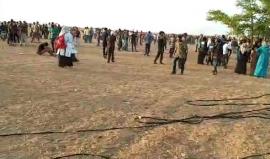 #مباشر الإحتلال يطلق نيرانه تجاه المتظاهرين العزل شرق خزاعة.
تصوير : أحمد البطة