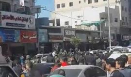 #شاهد أجهزة السلطة تقمع مسيرة ينظمها حزب التحرير بالخليل إحتجاجا على الإعتقال السياسي