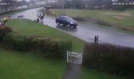 #شاهد سيارة مسرعة تصدم خيالة في منطقة ويتتشم بإنجلترا

المصدر: ديلي ميل