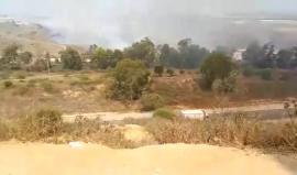 #شاهد اندلاع النيران في كيبوتس "نير عام" قبل قليل بفعل طائرات ورقية حارقة