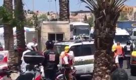 #شاهد قوات الاحتلال تعتقل فتاة فلسطينية قرب باب العامود بالقدس المحتلة بزعم تنفيذها عملية طعن
