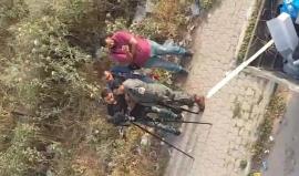 #فيديو لمنع الأجهزة الأمنية تلفزيون فلسطين اليوم من التصوير خلال اقتحام مكان استقبال الأسير الوزير الأسيق وصفي قبها، وإجباره على حذف التصوير