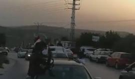 #شاهد قوات الاحتلال تسلم قبل قليل جثمان الشهيد الفتى أحمد زاهر غزال " 17 عاما " من نابلس بعد احتجاز استمر أسبوعين . 
يذكر أن الشهيد غزال نفذ عملية طعن في القدس المحتلة أسفرت عن إصابة مستوطنين اثنين بجراح .