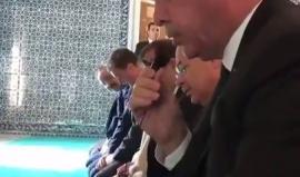 #شاهد الرئيس التركي رجب طيب أردوغان يتلو آيات من القرآن الكريم في افتتاح مسجد "ملكة هاتون" في أنقرة أمس الجمعة.