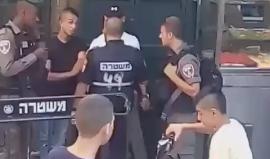#شاهد .. قوات الاحتلال تعتقل شابين عقب احتجازهما في باب العامود في القدس المحتلة قبل قليل.