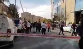 #فيديو من مكان عملية الطعن في محطة الحافلات المركزية في القدس المحتلة والتي أصيب بها حارس أمن إسرائيلي بجراح خطيرة جدا واعتقال المنفذ