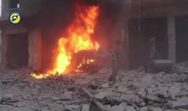 #شاهد| شهداء وجرحى جراء قصف بالبراميل المتفجرة على حي الأنصاري في #حلب