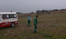 #شاهد طواقم الاسعاف تنقل أحد المصابين برصاص الاحتلال شرق البريج وسط قطاع غزة