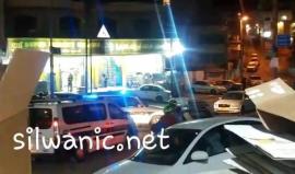 #شاهد قوات الاحتلال تجبر أصحاب المحال التجارية على إغلاق محلاتهم في بلدة سلوان بمدينة القدس المحتلة.