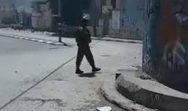 #شاهد | مواجهات هذه اللحظات بين الشبان وقوات الاحتلال على المدخل الشمالي لبيت لحم اثر قمع مسيرة تضامن مع الأسرى المضربين منذ 12 يوما .