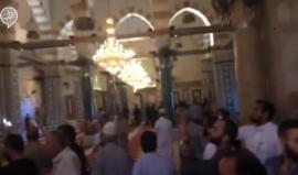 #مباشر قوات الاحتلال تقتحم المسجد الأقصى المبارك الذي يتواجد بداخله عدد كبير من الشيوخ المحتجزين .