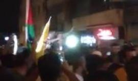 #شاهد كيف استقبل أهالي رام الله الأسير إياد الفروج عقب الإفراج عنه من سجون الاحتلال ليلا بعد قضائه 10 سنوات في الأسر