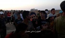 #شاهد| شبان يؤدون #الدحية_الفلسطينية على مقربة من السياج الفاصل شرق مخيم البريج على حدود وسط قطاع غزة في #جمعة_الوفاء_للجرحى
تصوير | سامي مصران