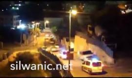 #شاهد 
 قوات الاحتلال تقتحم بلدة سلوان جنوب المسجد الأقصى وسط اطلاق لقنابل الصوت.