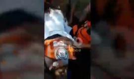 #شاهد| لحظة وداع الشهيد المسعف موسى أبو حسنين أحد أفراد طواقم الدفاع المدني، الذي ارتقى على الحدود الشرقية لقطاع غزة أثناء تأدية واجبه الإنساني شرق غزة.