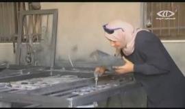 رنيم الصفدي إمرأة تعمل في مهنة الحدادة لمساعدة زوجها