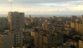 الأمطار تتساقط على مدينة غزة