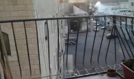 مواجهات بين الشبان الفلسطينيين وقوات الاحتلال عند حاجز مخيم شعفاط بالقدس المحتلة