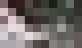 محاولة الطواقم الطبية إسعاف الشهيد محمد شراب الذي ارتقى صباح اليوم متأثراً بجراحه التي أصيب بها أمس شرق خانيونس جنوب قطاع غزة