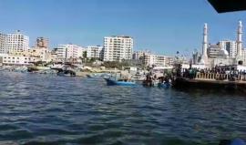 تظاهرة بحرية إنطلاقاً من ميناء #غزة عصر اليوم، رفضاً للجريمة الإسرائيلية بحق أسطول الحرية الخامس، وللتأكيد على حقنا في الصيد في المياه الإقليمية، ورفضاً للمنطقة العازلة أمام الصيادين شمال القطاع، واستمراراً للنضال الشعبي المطالب بإنشاء ميناء يربط غزة بالع