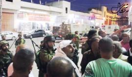 #شاهد
قوات الاحتلال تداهم محيط ديوان عائلة أبو اسنينة في الخليل لمصادرة يافطات تحمل صور الشهيد مصباح أبو صبيح.
تصوير مراسلنا عامر أبو عرفة