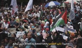 #شاهد | حشود غفيرة من المواطنين والفصائل تشارك بمسيرات #نذير_الغضب في رفح جنوب قطاع زة للوقوف مع الأسرى ورفضا للحصار، كما نادت برحيل رئيس السلطة وحركة فتح محمود عباس.