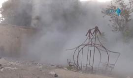 مكان سقوط قذائف المدفعية في مدينة #سقبا بـ #ريف_دمشق 
#سوريا تصوير: أبو محمود الحرك