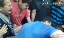 مشهد مؤثر ..
دموع والد الشهيد محمد يوسف بدوان "27 عاما" لحظة مشاهدة جثمانه في مستشفى الشفاء، اثر ارتقائه برصاص الاحتلال شرق غزة 
تصوير ضياء ابو عون