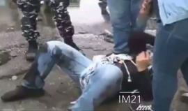 مراسلة صحفية لبنانية تتدخل على الهواء لنجدة متظاهر تعرض للضرب المبرح من الأمن اللبناني خلال تظاهرة أمام السفارة الأمريكية بلبنان اليوم.
#القدس_عاصمة_فلسطين