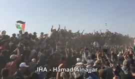 #شاهد هكذا استقبل المتظاهرون قائد حركة حماس في قطاع غزة يحيى السنوار، خلال جولاته لدعم المتظاهرين على الحدود الشرقية لخانيونس . 
#مسيرة_العودة_الكبرى