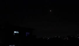 الإعلام الحربي التابع للنظام ينشر فيديو قال إنه لتصدي الدفاعات السورية للضربات العسكرية على دمشق