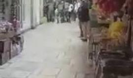 المشاهد الأولى عقب وقوع عملية الطعن في البلدة القديمة بالقدس المحتلة والتي أسفرت مستوطنين اثنين وشرطية إسرائيلية وأنباء عن استشهاد المنفذ