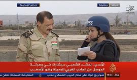 #شاهد .. سقوط قذيفة هاون قرب مراسلة قناة الجزيرة خلال لقاء على الهواء قبل قليل لتغطية المعارك في بعشيقة قرب #الموصل .