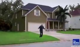 فيديو يوضّح 5 درجات مختلفة لقوة الإعصار والضرر الذي قد يسببه للمنازل!
