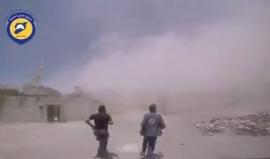 #شاهد الدفاع المدني في دوما يسعف الجرحى عقب غارة لطيران النظام على بلدة الشيفونية في الغوطة الشرقية أمس