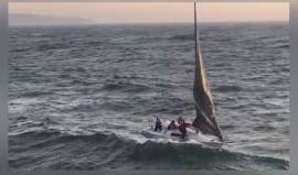 #شاهد ماذا فعلت الأمواج في قارب على أحد شواطئ لوس أنجلوس؟